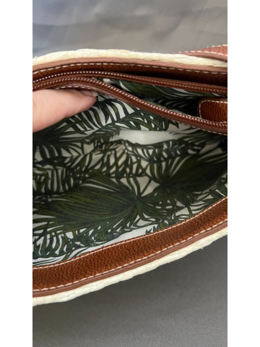 Liz Claiborne Woven Straw & Brown Faux Leather Crossbody Bag With Pineapple Acce - Picture 6 of 9